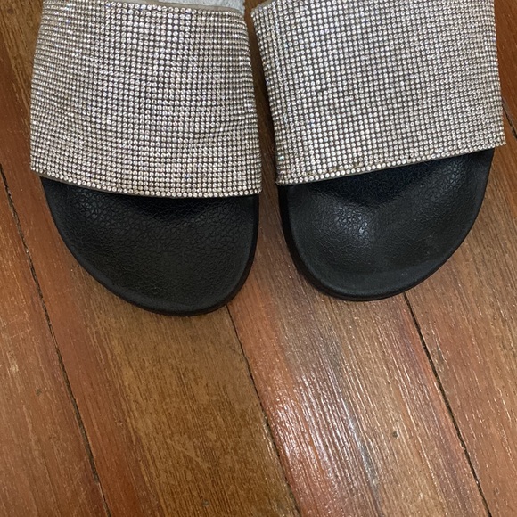 Rhinestone bling Steve Madden girl slides. Excellent lightly used condition ! - Picture 5 of 5